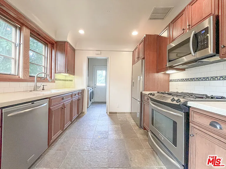 219 S Hamilton Dr #2 — Photo 10