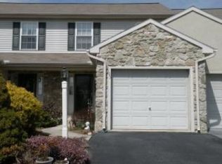 105 Moorland Ct, Lititz, PA 17543