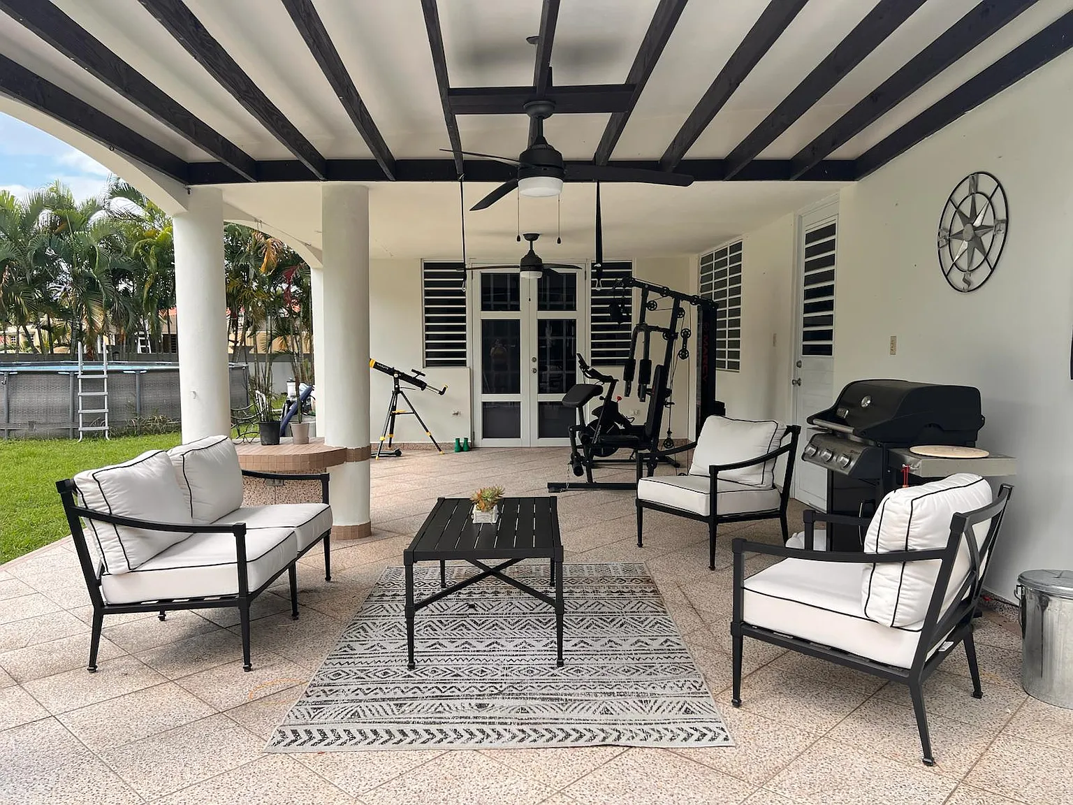 4 bed, 2.5 bath, 2300 sqft, $3,000 — Photo 4