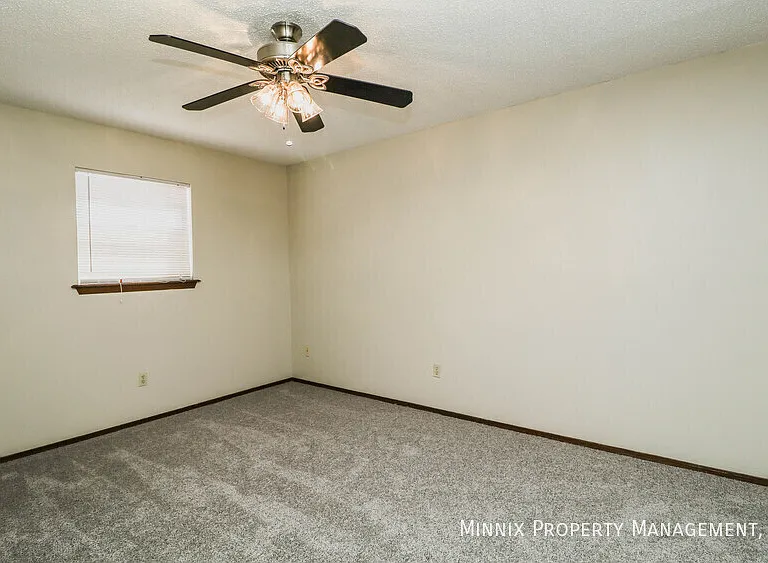 500 4th Ave #22 — Photo 23