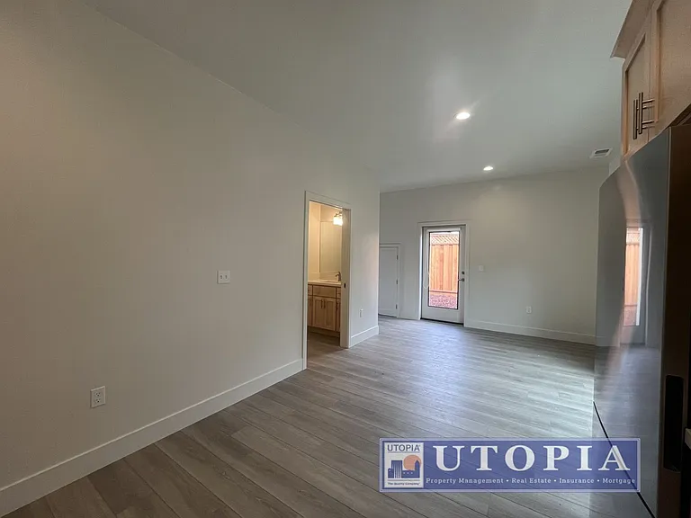 528 Dufour St #A — Photo 4