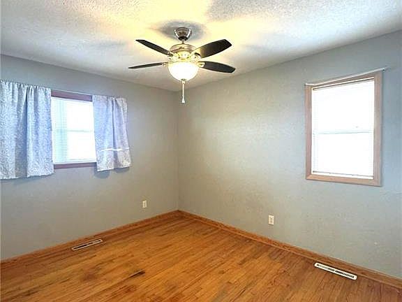 4th image of 1409 N College Dr