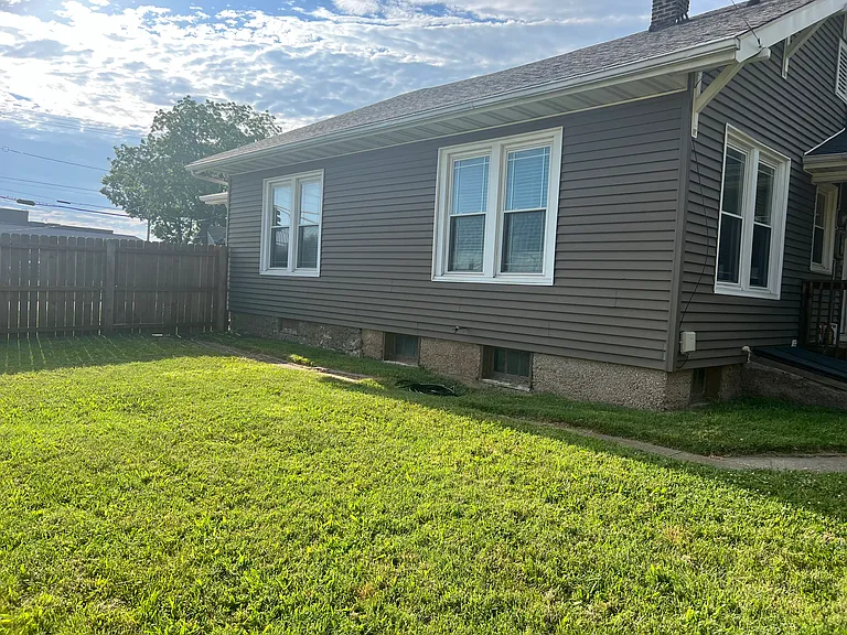 1504 N Robberson Ave — Photo 25