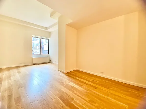 350 W 50th St APT 6J, New York, NY 10019