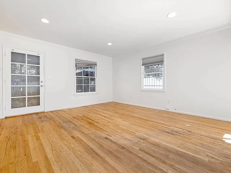 6985 Wisconsin Ave — Photo 10