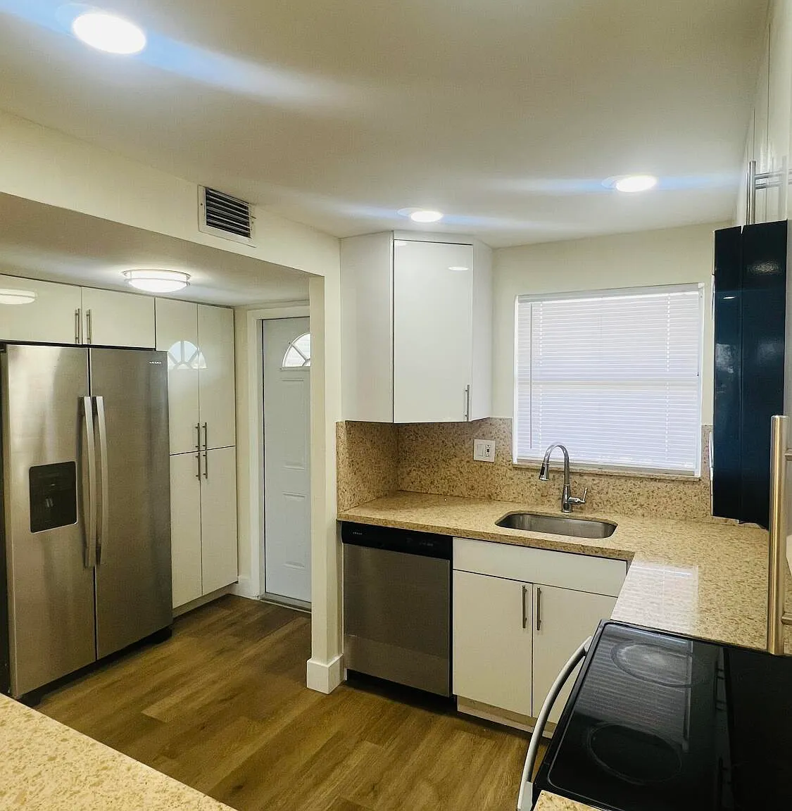 2 bed, 2.0 bath, 850 sqft, $1,875 — Photo 3
