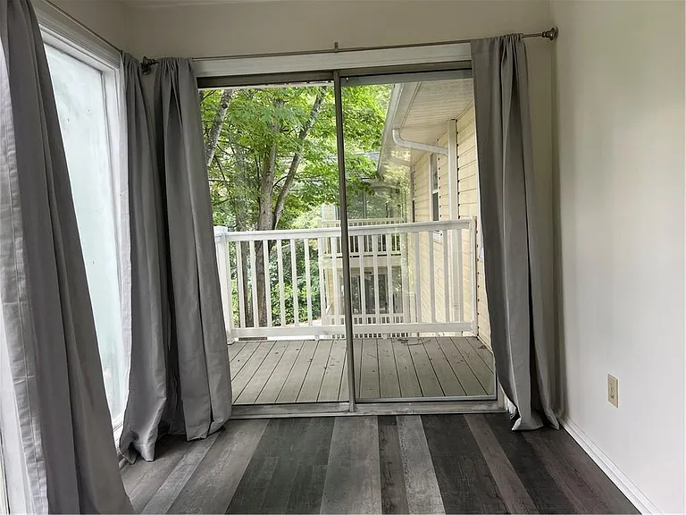 1648 Raleigh Cir SE — Photo 10