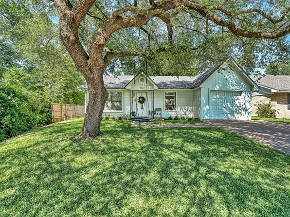2001 Century Dr, Woodway, TX 76712