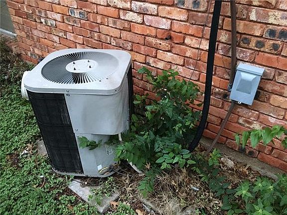 2nd image of 7715 Blossom Ln
