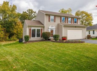 1132 Belmont Dr, Farmington, NY 14425