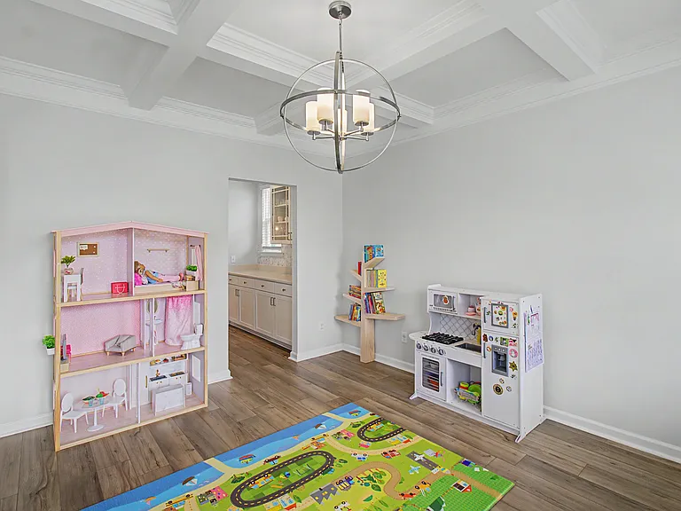 160 Spring Hill Dr — Photo 2