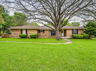 125 Forest Brook St, Oak Leaf, TX 75154