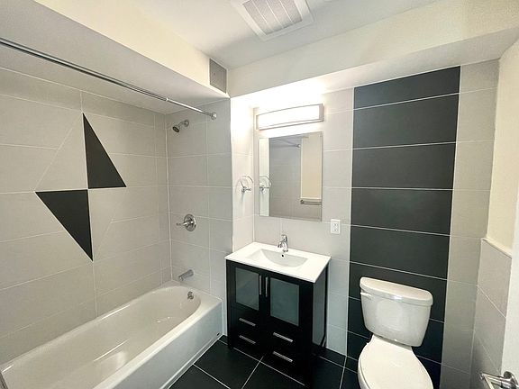 5th image of 20-30 42nd St #2D