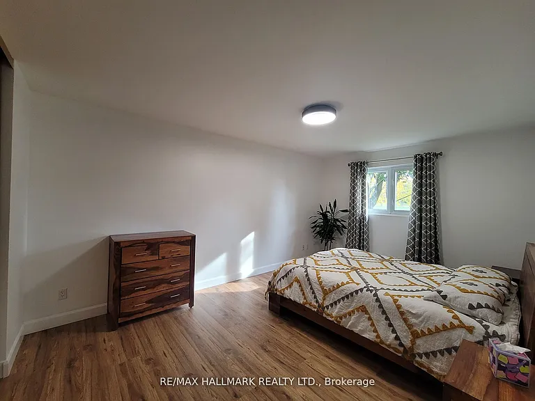 23 Ironshield Cres — Photo 9