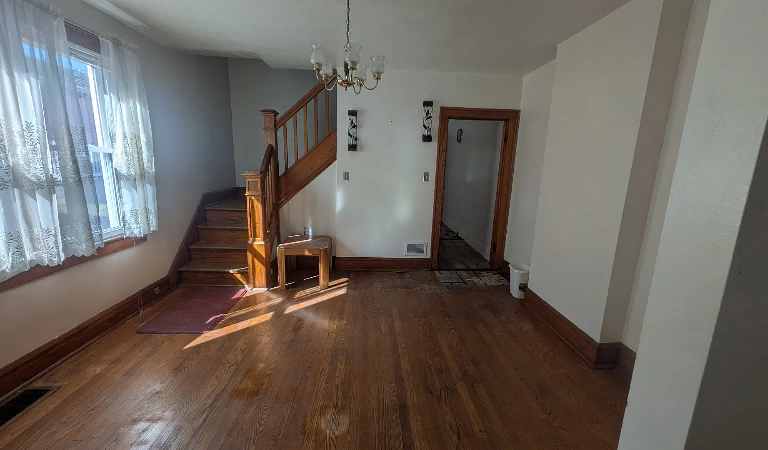 3 bed, 1120 sqft, $1,300 — Photo 1