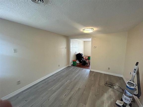 4th image of 2224 Leonard Dr