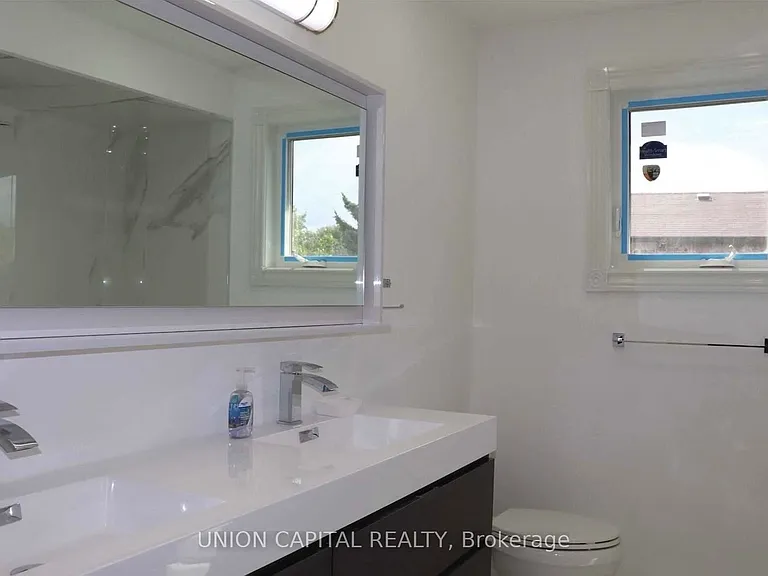 3210 Fairfox Cres — Photo 14