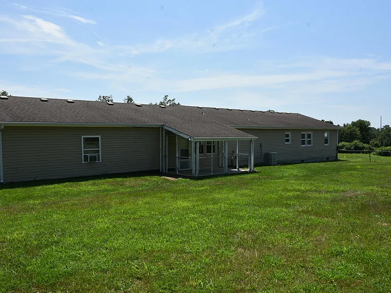 714 E Nance Dr — Photo 16