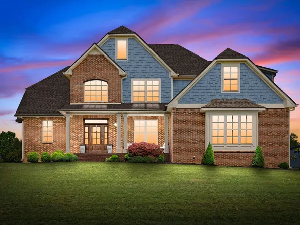 1005 Felts Dr, Clarksville, TN 37043