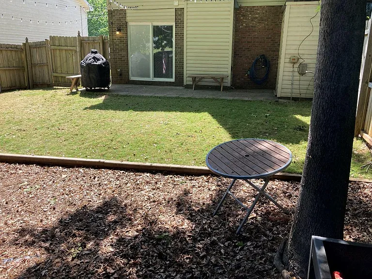 1028 Chinook St — Photo 5