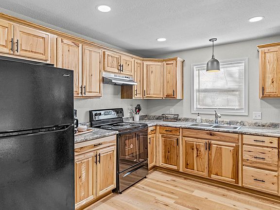 5th image of 220 W Springfield Street #Package