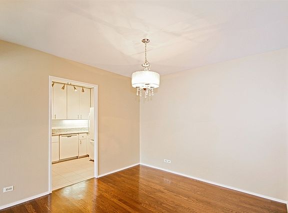 4th image of 100 E Bellevue Pl APT 11F
