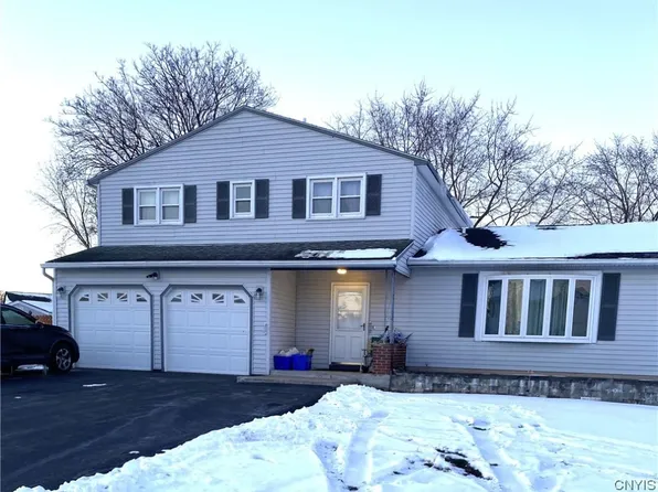 5353 Vineyard Dr, Clay, NY 13041