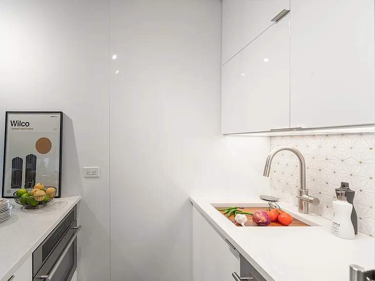 3110 N Sheridan Rd #1708 — Photo 5