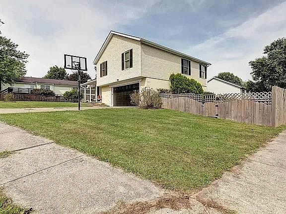2nd image of 1404 W Woodhill Dr