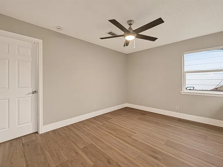 5833 Southlea St — Photo 32