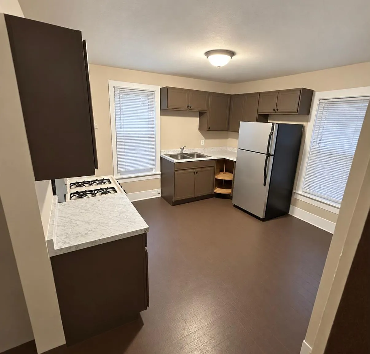 598 Blaine Ave — Photo 4