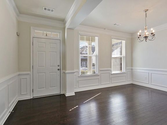 4th image of 660 Creswell Park