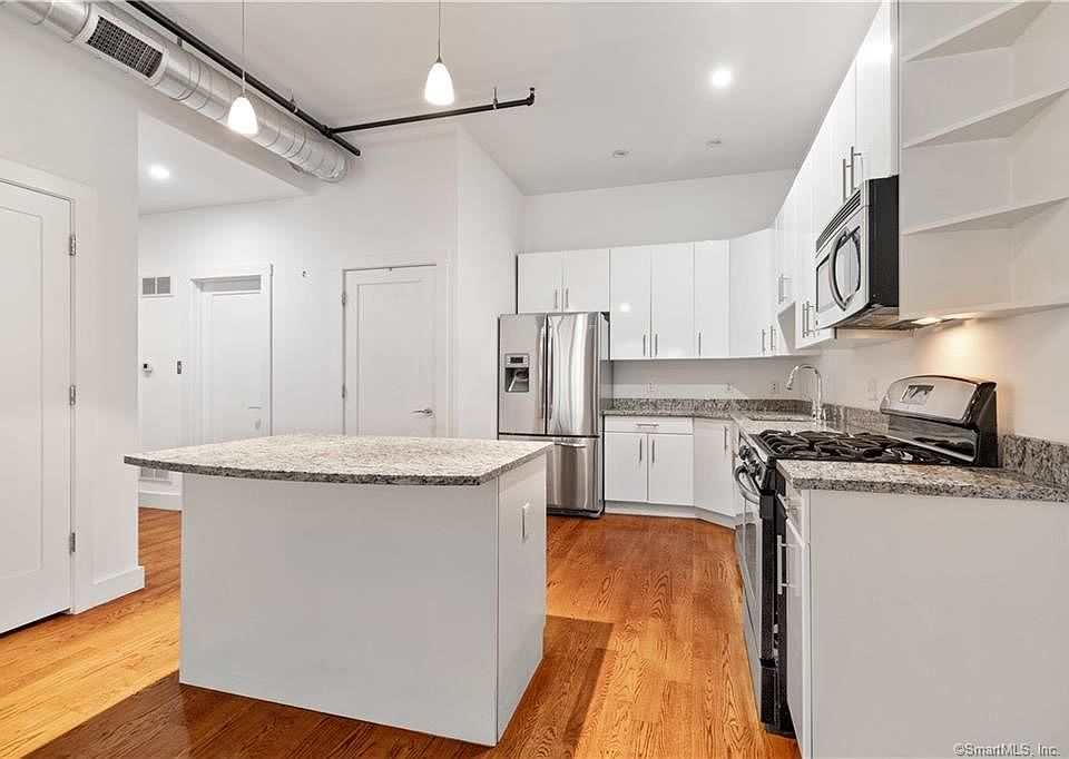 1st image of 140 Orange St #2