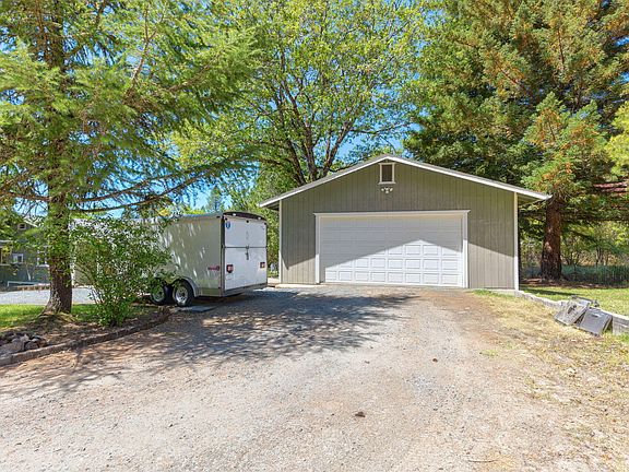 3rd image of 484 Granite Hill Rd
