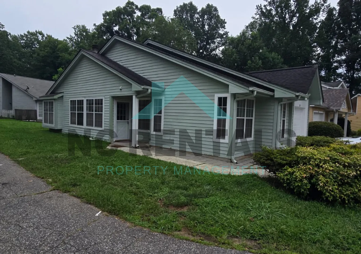 Lovely Modern 3-Bed, 2-Bath Apartment | 3607 McCuiston Rd #23, Greensboro, NC — Photo 2