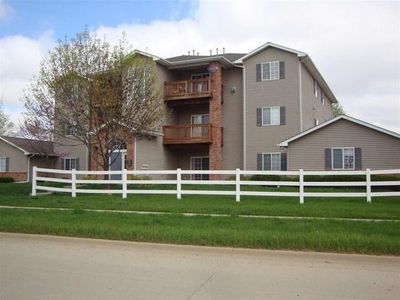 2825 Triple Crown Ln Unit 2, Iowa City, IA, 52240