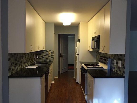 3rd image of 1655 Oakwood Dr #E115