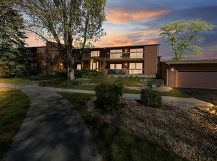 15W341 81st St APT 1-4, Burr Ridge, IL 60527