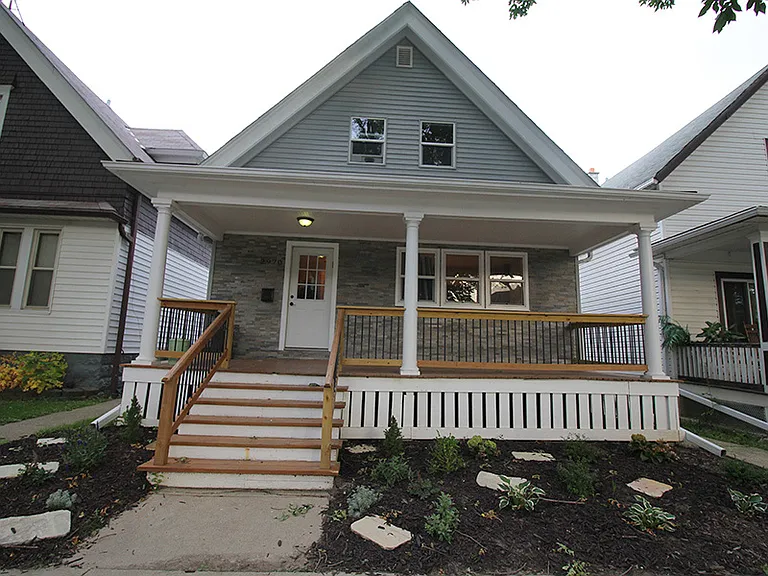 2970 S Clement Ave — Photo 2