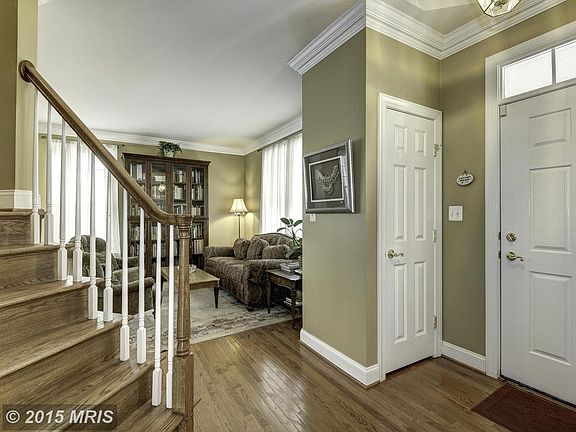 3rd image of 1301 S Kenmore Cir