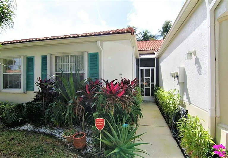 6098 Lake Hibiscus Dr — Photo 2