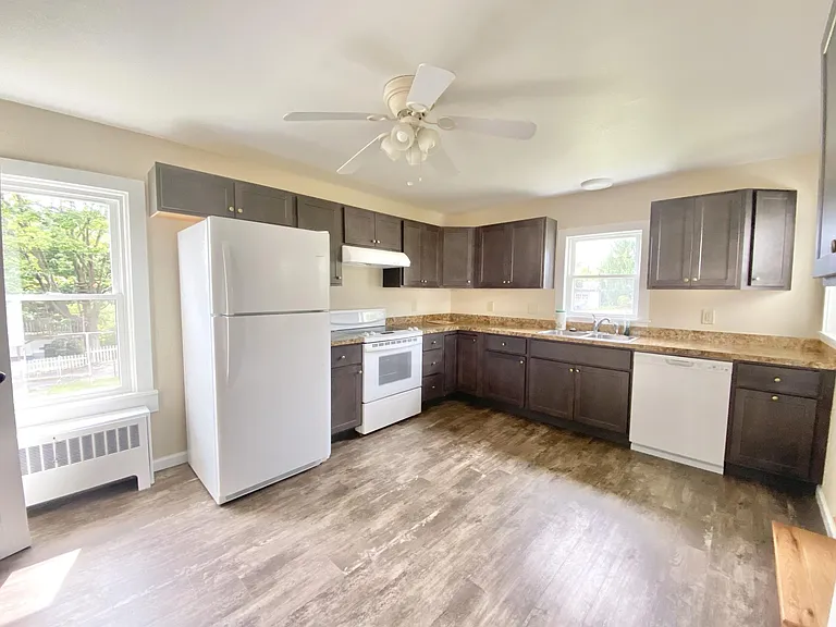 1025 Cherry St — Photo 2