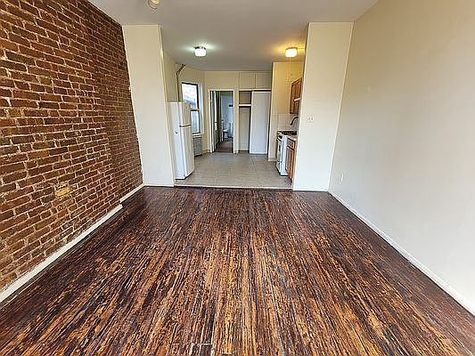 1st image of 305 E 105th St #42