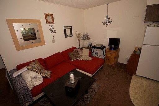 4th image of 125 W Yanonali St APT 1