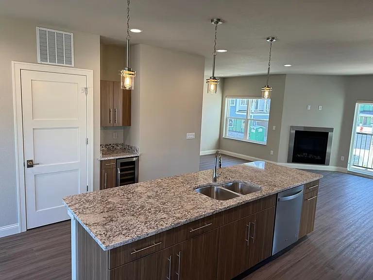 W62N438 Hanover Ave — Photo 19