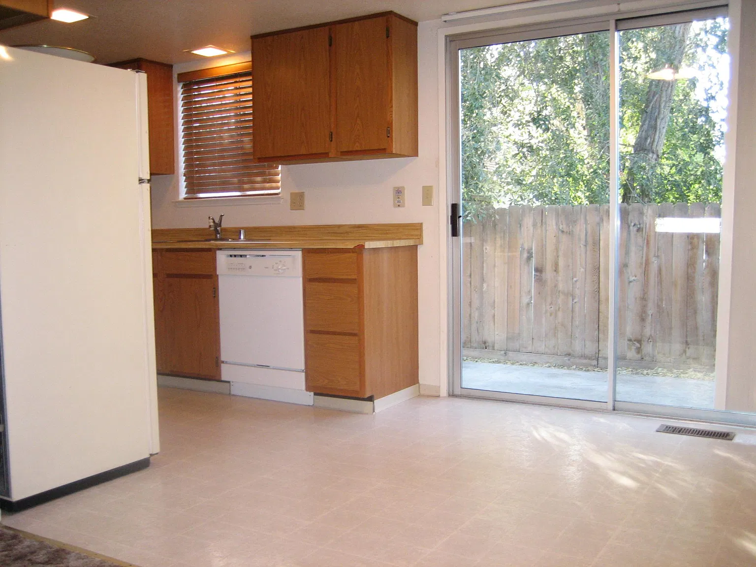 2 bed, 1.5 bath, 1100 sqft, $1,195 — Photo 2