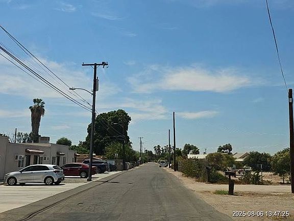 Exterior Neighborhood (street photo)