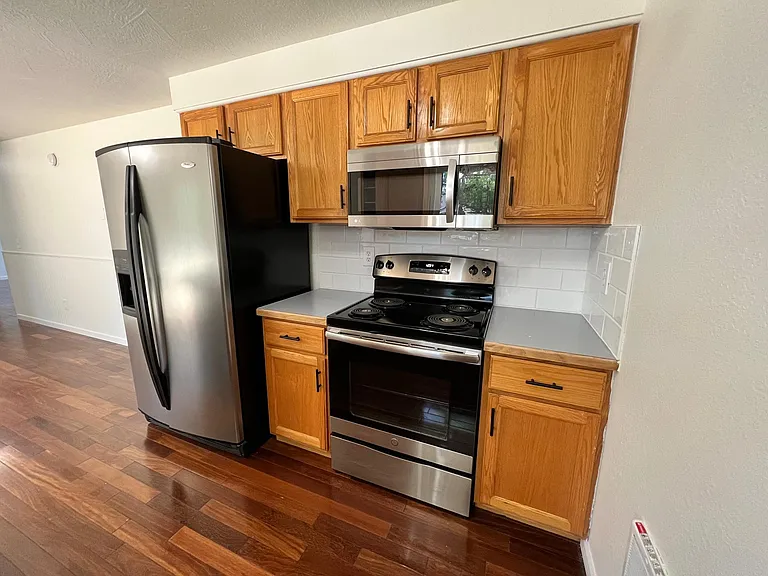 394 S Harlan Pl — Photo 10