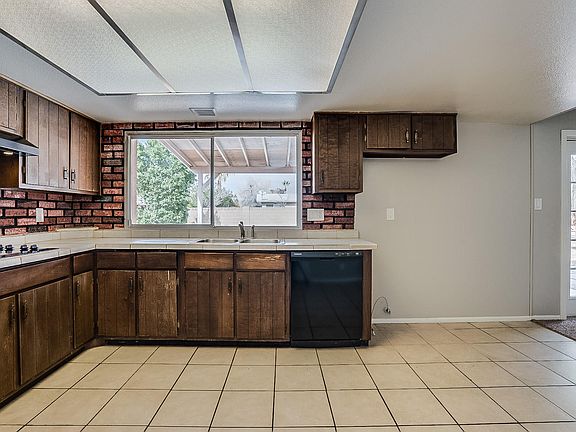 3rd image of 2302 W Del Campo Cir