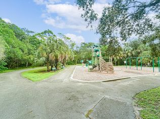 8690 NW 40th St, Pompano Beach, FL 33065